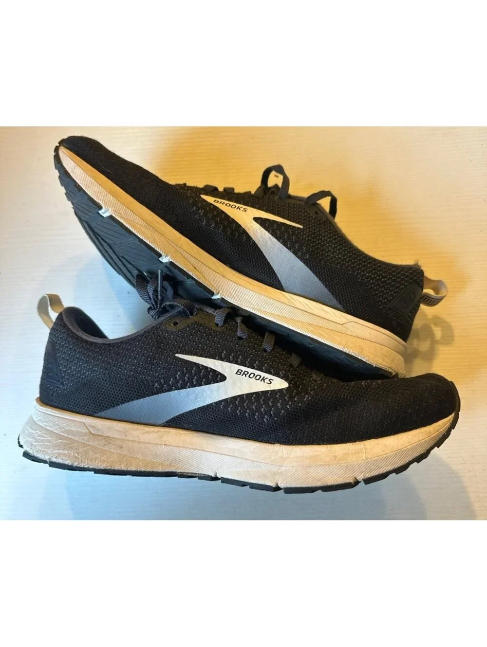 Brooks Revel 4 running shoes medium size 9